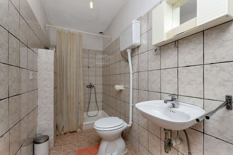 Bathroom 3, Apartments Robinzon Milivoj, Sućuraj