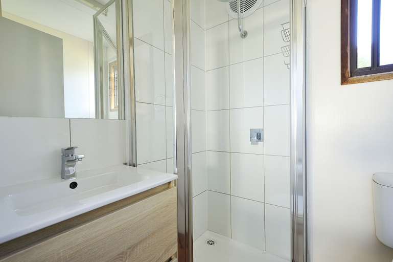 Bathroom 4, NRMA Echuca Holiday Park, Campaspe - Echuca