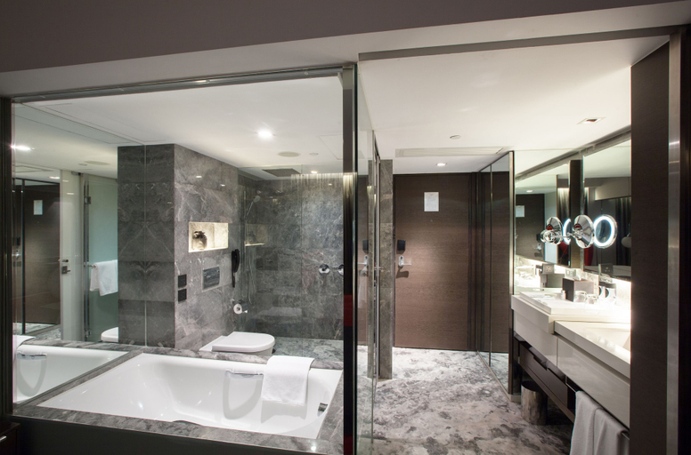 Bathroom 5, The Mira Hong Kong Hotel, Kowloon