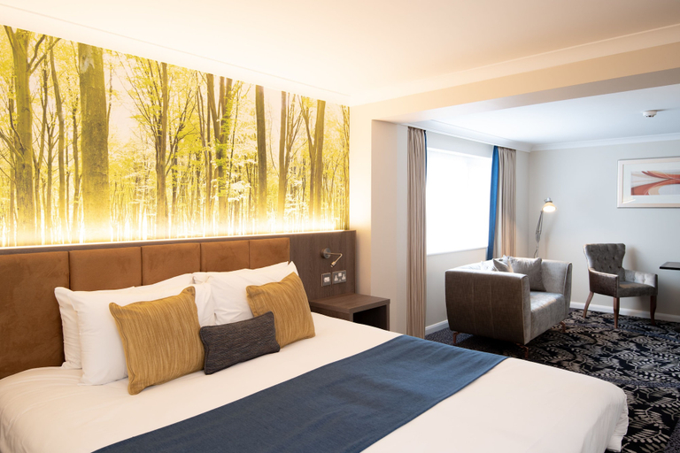 Bedroom 3, Burleigh Court Hotel, Leicestershire
