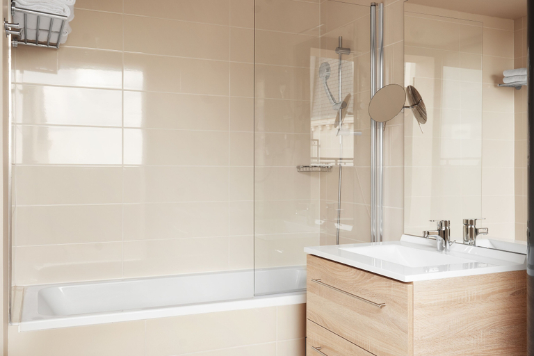 Bathroom, Residhome Paris Clamart, Hauts-de-Seine