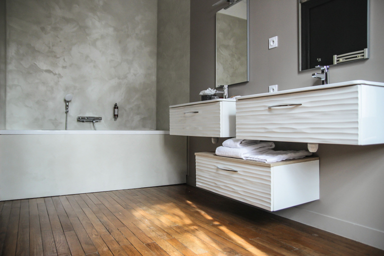 Bathroom 4, Le Petit Perier, Mayenne