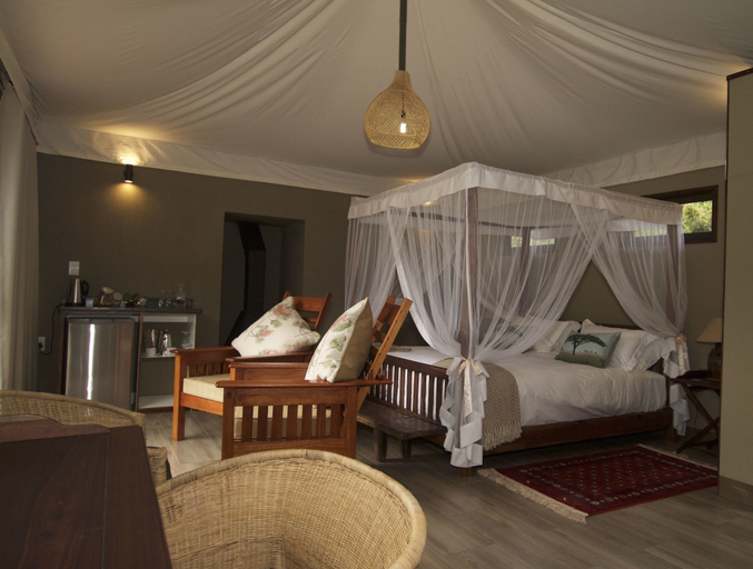 Bedroom 2, Inzalo Safari Lodge, Waterberg