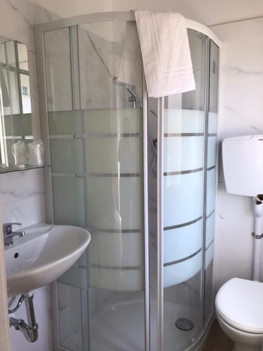 Bathroom 3, Hotel Costazzurra, Rimini