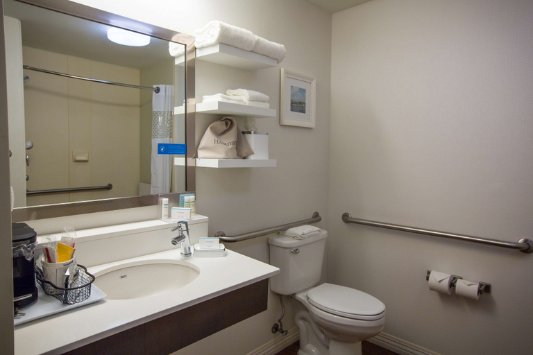 Bathroom 4, Hampton Inn Washington, Beaufort