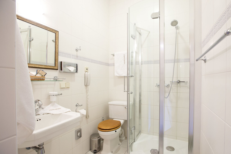 Bathroom 5, Shakespeare Boutique Hotel, Vilniaus