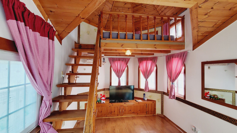 Bedroom 2, Green Fairytale Pension, Taean