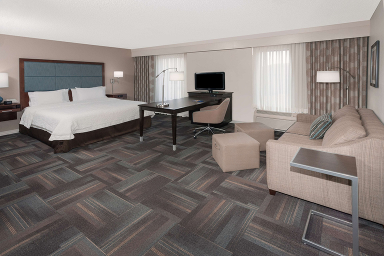 Bedroom 3, Hampton Inn & Suites Munster, Lake