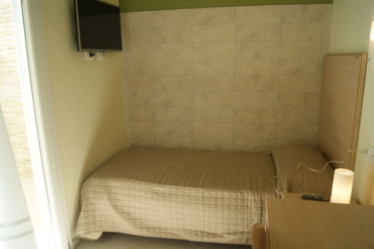 Bedroom 4, Golfo Xifonio, Syracuse