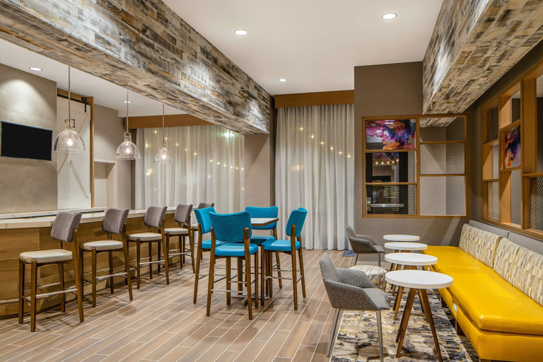 Food & Drinks 5, Hampton Inn & Suites Raleigh Midtown, Wake