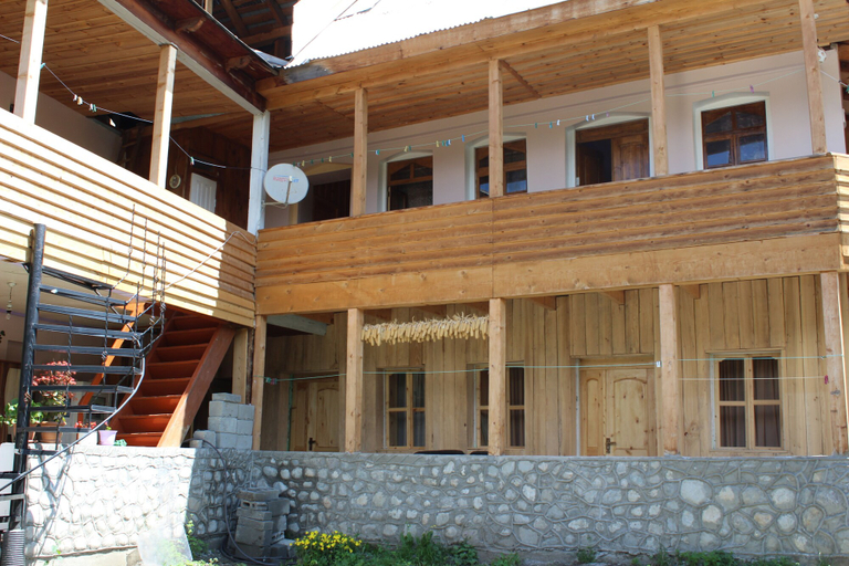 Exterior & Views