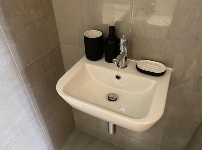 Bathroom 3, Kempston Suites Liverpool Apartment 1, Sefton