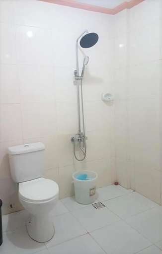 Bathroom 4, Catalinas Inn, Panglao
