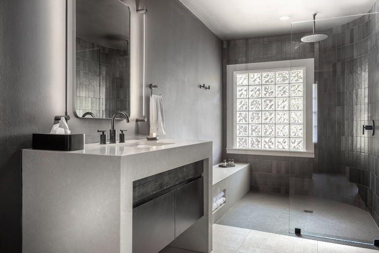 Bathroom 5, La Colombe d'Or Hotel, Houston