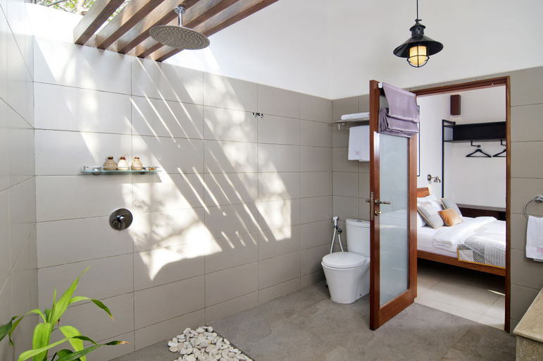 Bathroom 4, KeRensia Private Pool Villas, Lombok