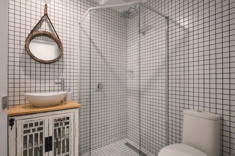 Bathroom 5, Rambutan Resort, City