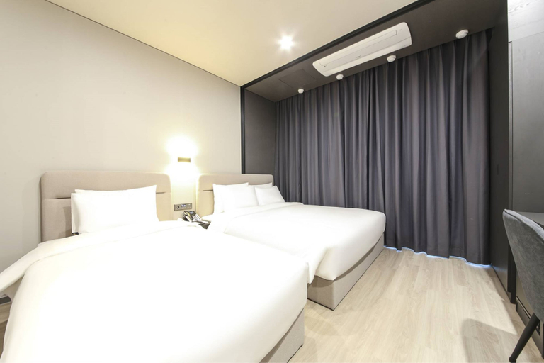 Bedroom 3, Busan station city hotel, Dong