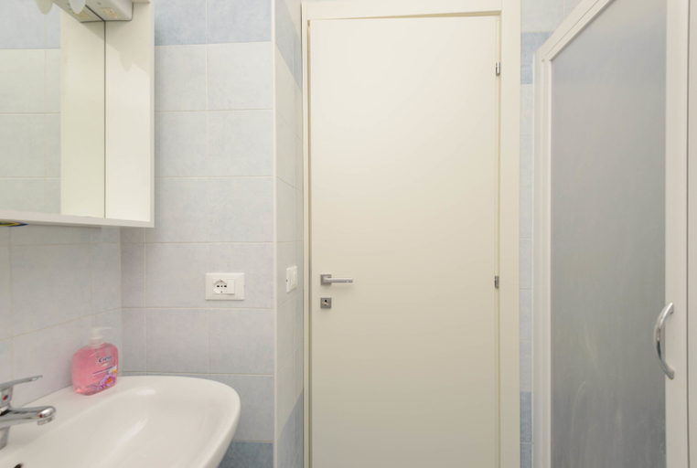 Bathroom sink 4, Appartamenti Venus, Udine