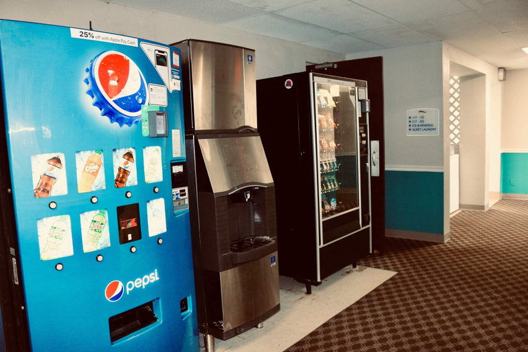 Food & Drinks 5, Baymont by Wyndham Cookeville, Putnam