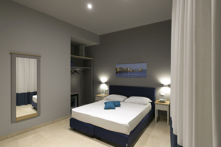 Bedroom 4, ZIBIBBO SUITES & ROOMS - Aparthotel in Centro Storico a Trapani, Trapani