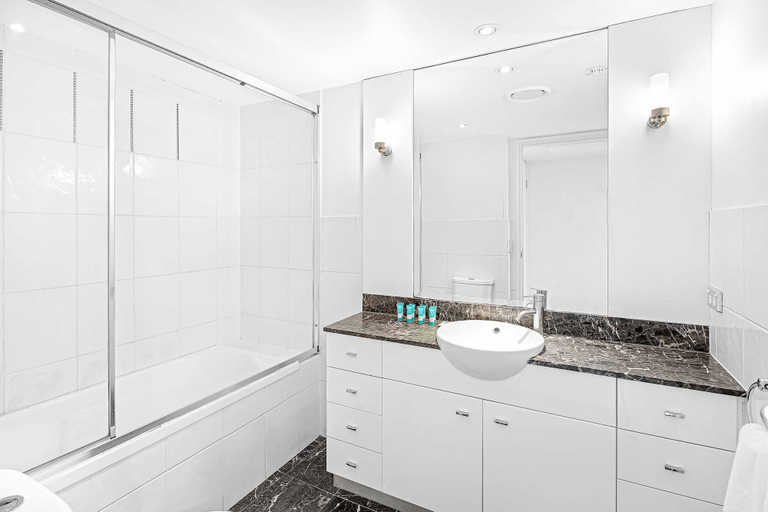 Bathroom 4, Holiday Holiday Chevron Renaissance, Gold Coast