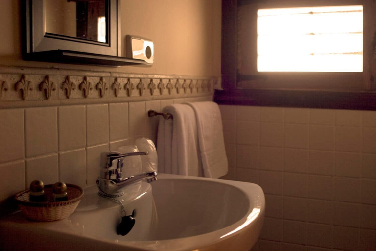 Bathroom 4, Alfonso XII, Toledo