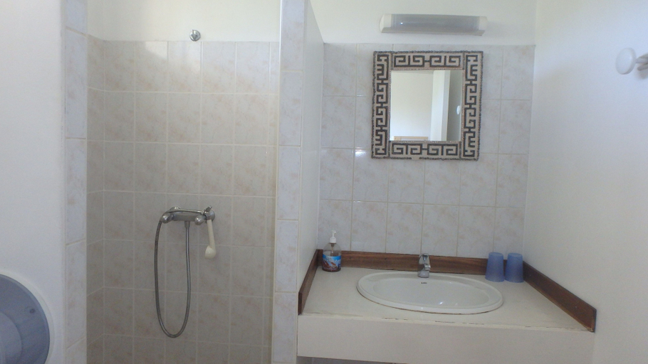 Bathroom 4, Pension de la Plage