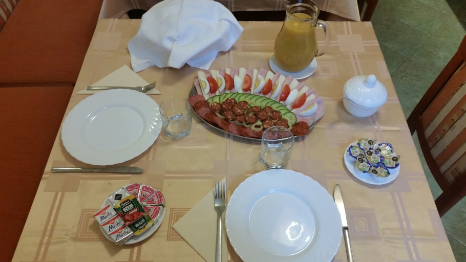 Food & Drinks 4, Penzión Zlatý Jeleň, Košice I