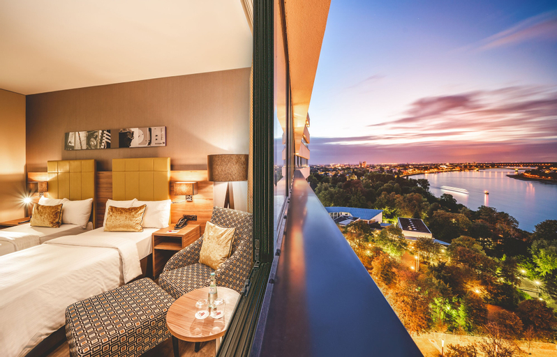 Exterior & Views