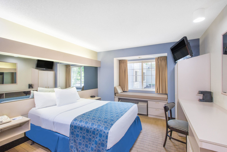 Bedroom 3, Microtel Inn & Suites by Wyndham Seneca Falls, Seneca