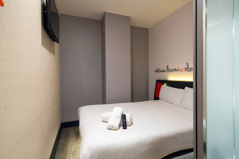 Bedroom 3, easyhotel Oxford, Oxfordshire