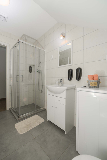 Bathroom 3, Apartments Rikli Rodine near Bled, Žirovnica