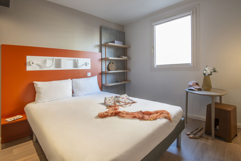 Bedroom 4, ibis budget Nice Californie Lenval, Alpes-Maritimes