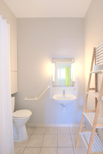 Bathroom 3, Village Creole, Les Trois-Îlets