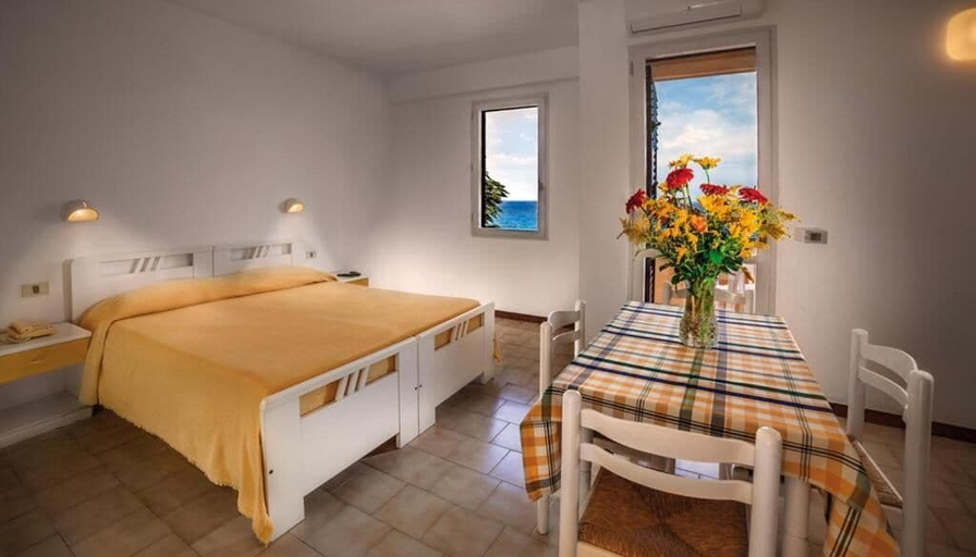 Bedroom 2, Villaggio Baia Calavà Hotel e Residence, Messina