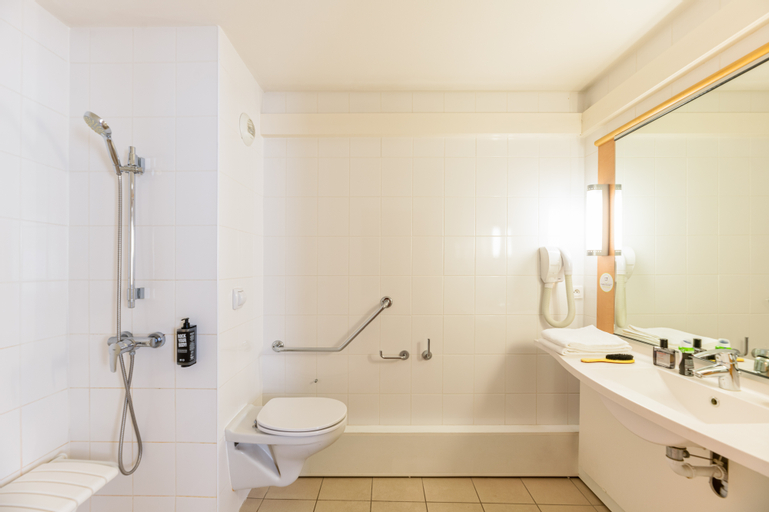 Bathroom 18