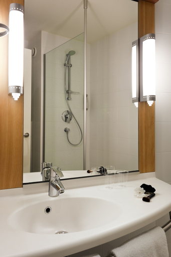 Bathroom 4, ibis Barcelona Mollet, Barcelona