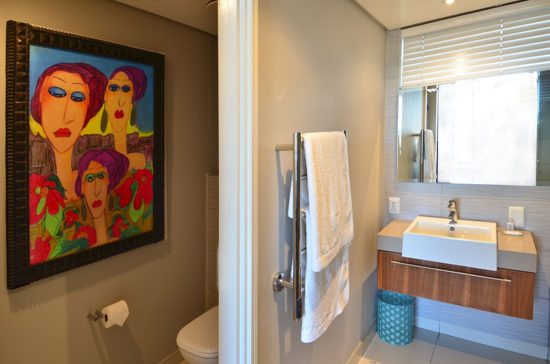Bathroom 4, 410 Harbour Bridge, City of Cape Town