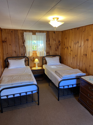 Bedroom 3, Spinneys Guesthouse & Beach Cottages, Sagadahoc