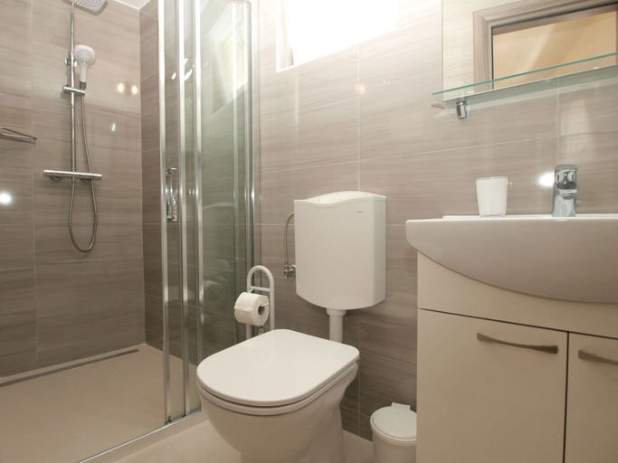 Bathroom, House 1559, Medulin