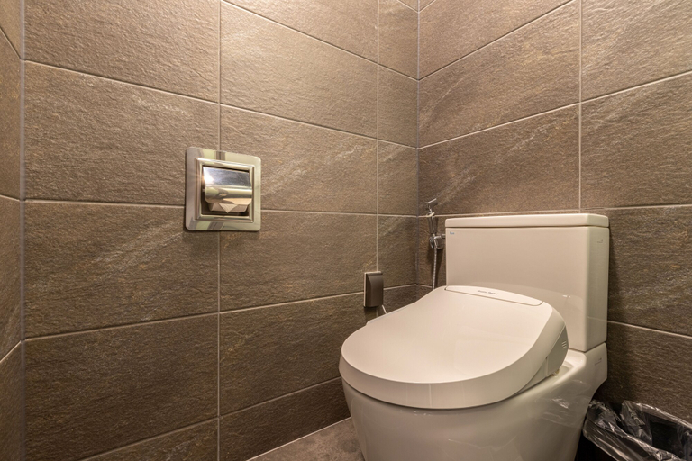 Bathroom 4, Urbanest Hotel, Goyang
