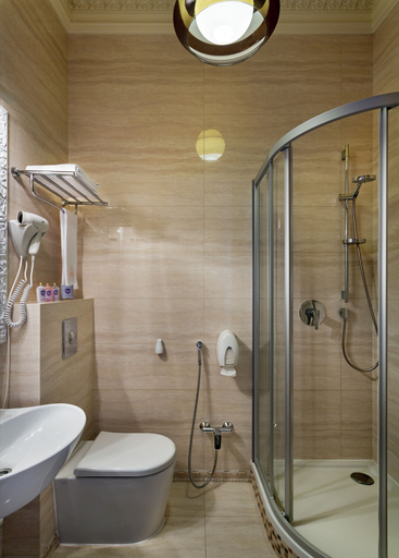 Bathroom 5, Hotel 19, Kharkivs'ka