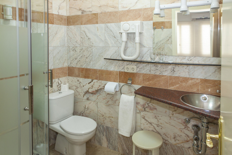 Bathroom 3, Hotel Àgora, Girona