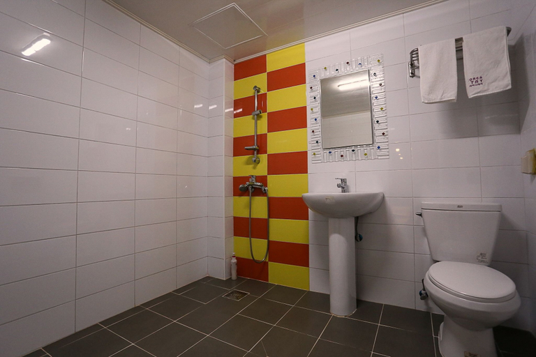 Bathroom 5, Mama Guest House, Jung