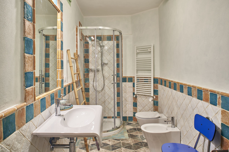 Bathroom 5, alla scala 1746, Siena