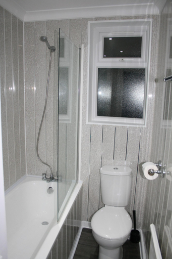 Bathroom 4, White Rose Hotel & Restaurant - Leeds, Leeds