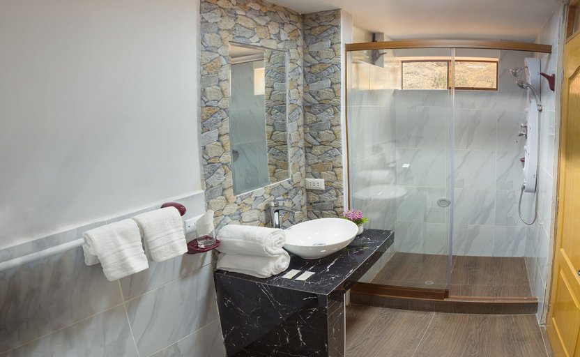 Bathroom 3, Pisonay Hotel, Calca