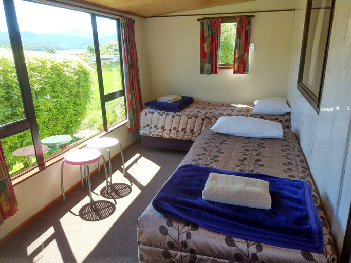 Bedroom 2, Waikawa Bay Holiday Park, Marlborough