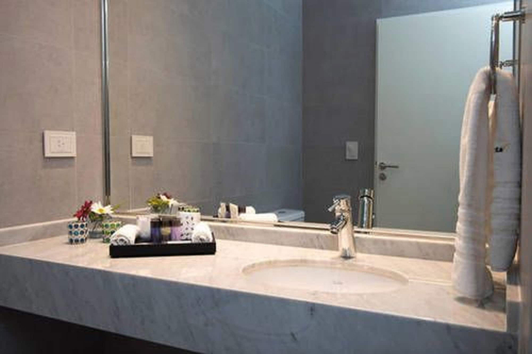 Bathroom 2, Arc Arenales Studios & Suites, Distrito Federal