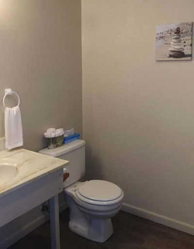 Bathroom 3, Driftwood Motel, Presque Isle